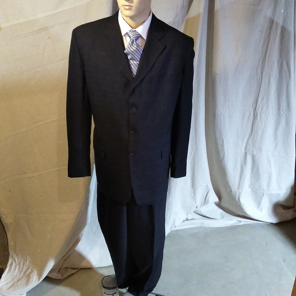 Like new dark charcoal gray checked S&K Martina Franca suit size 48L, pants 43W.